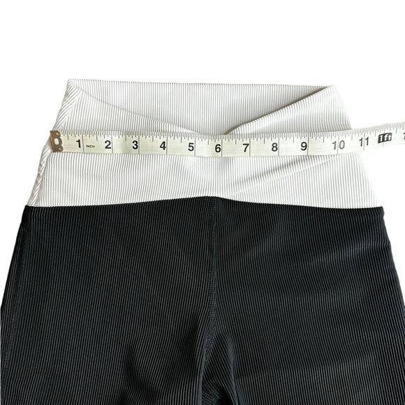 Beach Riot CORA BIKE SHORT BLACK & WHITE - Picture 4 of 6